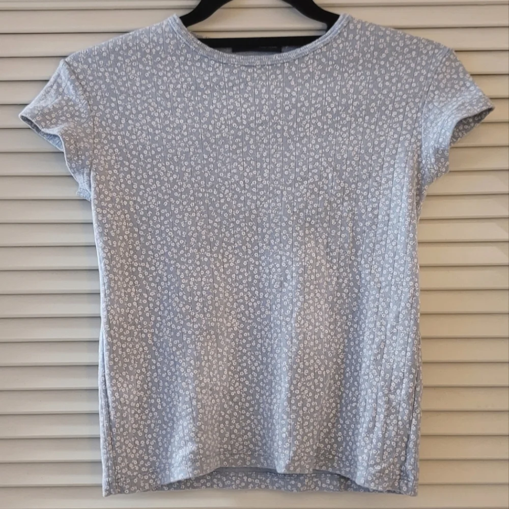Brandy Melville- Light Blue & White 100% Cotton Floral Short-Sleeve Top